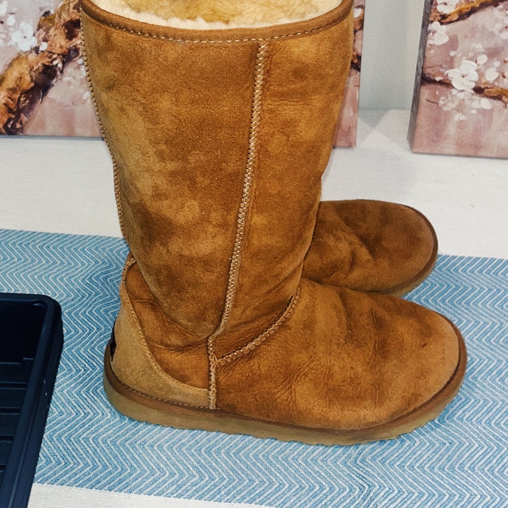 UGG BOOTS - LIGHT BROWN - WOMENS 10